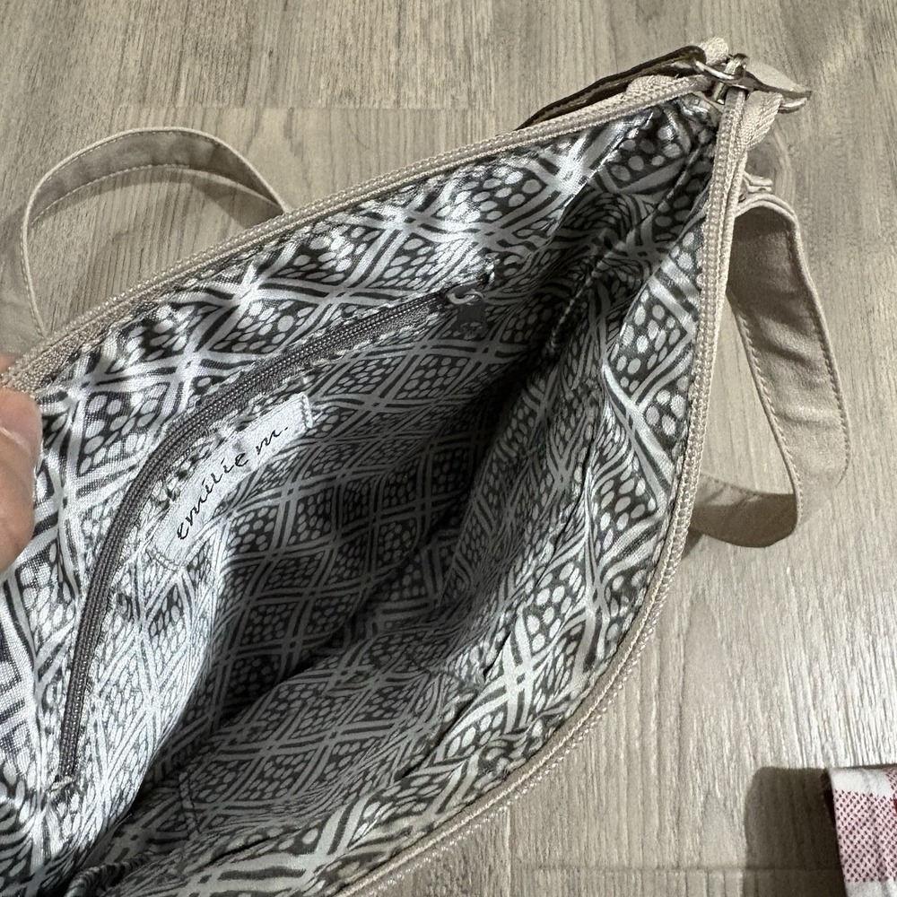 Emilie‎ M. Faux Leather Crossbody Bag Beige Classic Travel Pockets Adjustable - Picture 4 of 10